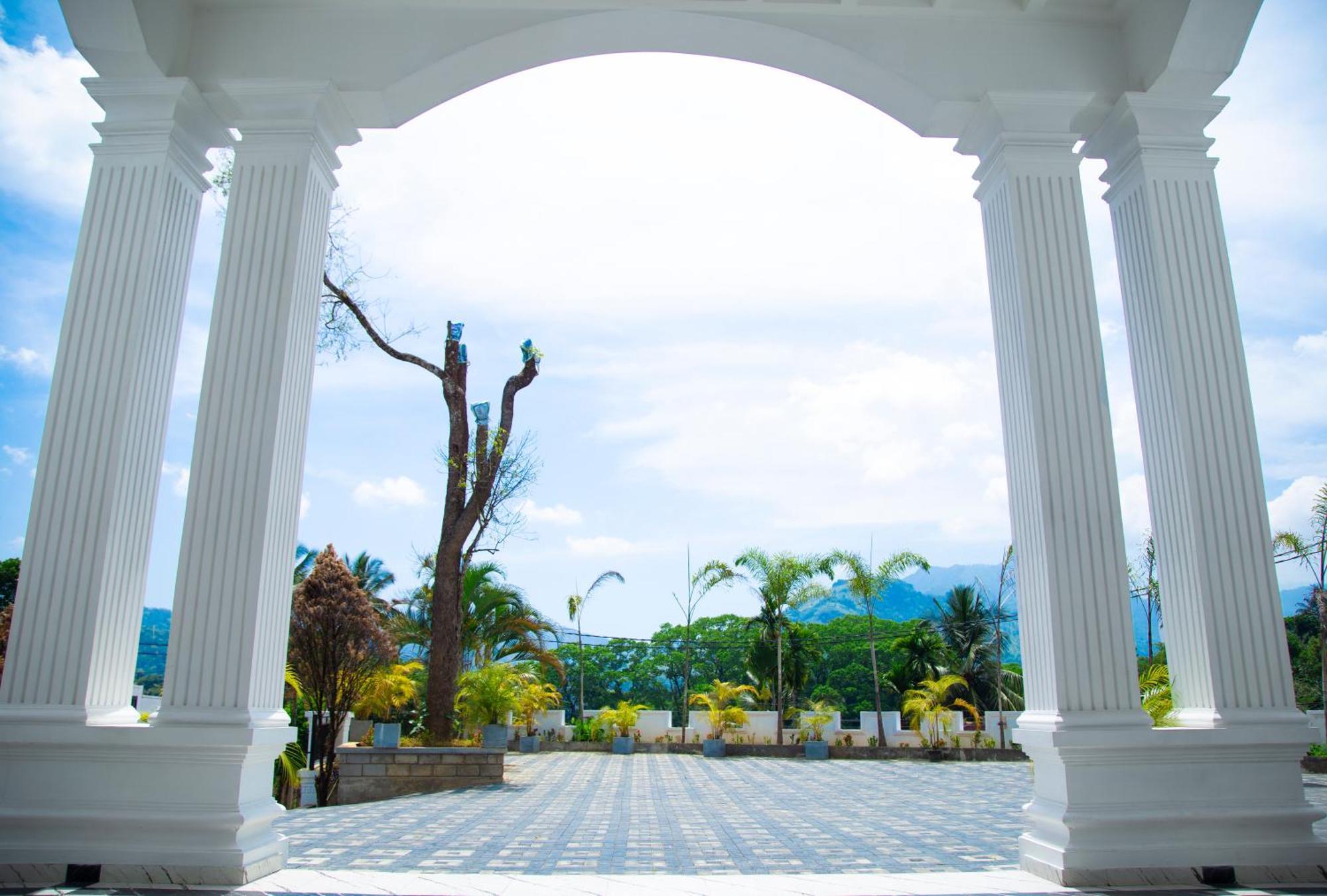 Отель Crown Regency- Бадулла Экстерьер фото