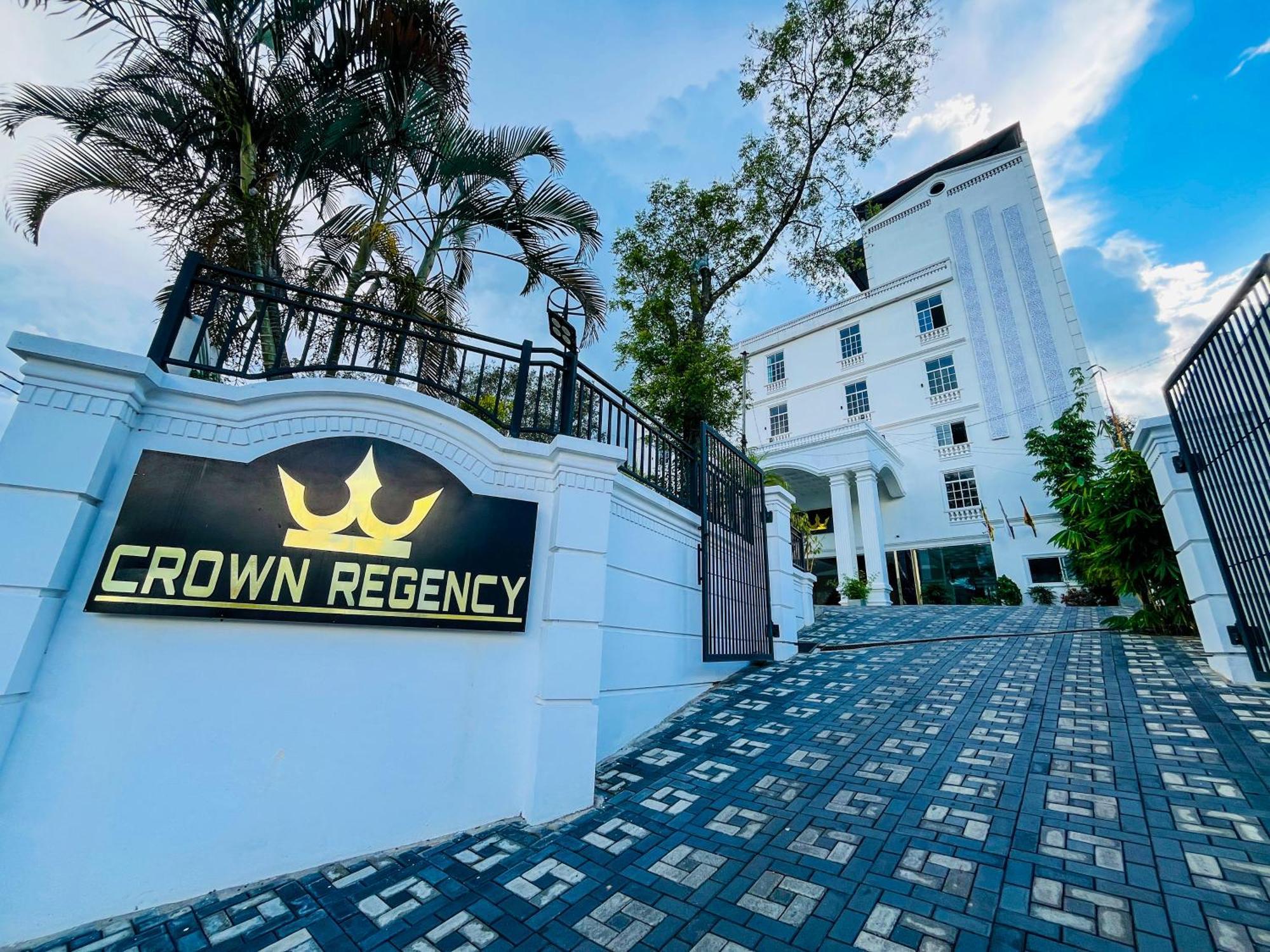 Отель Crown Regency- Бадулла Экстерьер фото